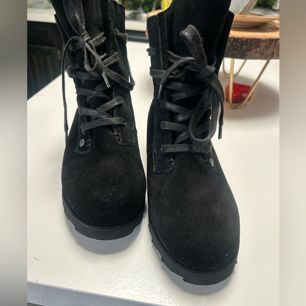 BearPaw Women’s Black Boots Size 7 - Picture 2 of 10